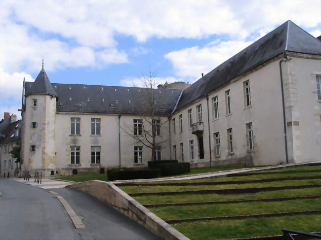 Lhôtel de ville - Issoudun (36100) - Indre