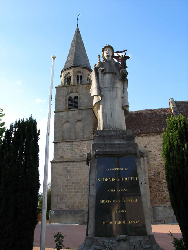 L'église et le monument aux morts - Saint-Denis-de-Jouhet (36230) - Indre