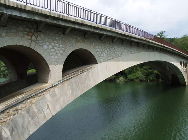 Le pont de Thoirette sur l'Ain (CD936) - Thoirette (39240) - Jura