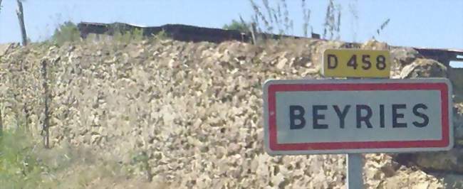 Entrée dans Beyries - Beyries (40700) - Landes