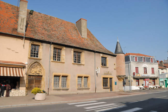 L'hôtel des impôts - La Pacaudière (42310) - Loire