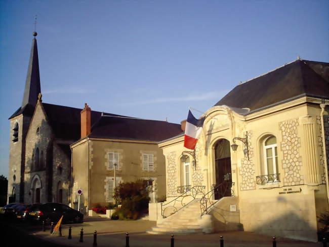 La mairie et l'église - Fleury-les-Aubrais (45400) - Loiret