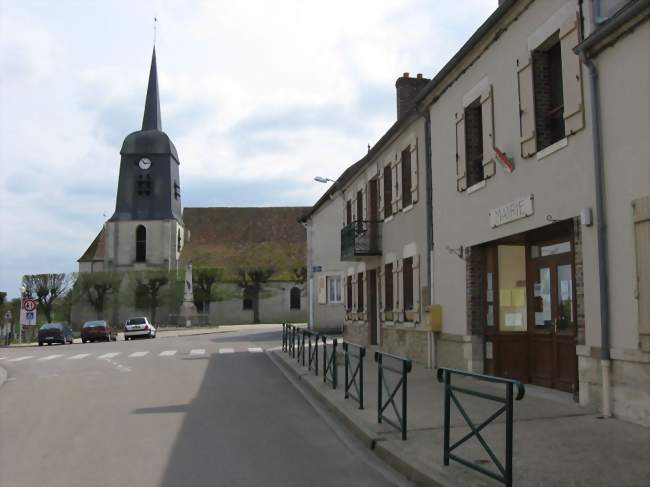 Mairie et église Saint-Germain - Nargis (45210) - Loiret