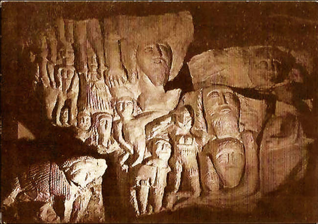 Cave sculptée de Dénezé-sous-Doué,l'espoitrinement à la Valois - Dénezé-sous-Doué (49700) - Maine-et-Loire