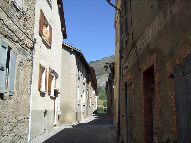 La rue à Béziers - Bréziers (05190) - Hautes-Alpes
