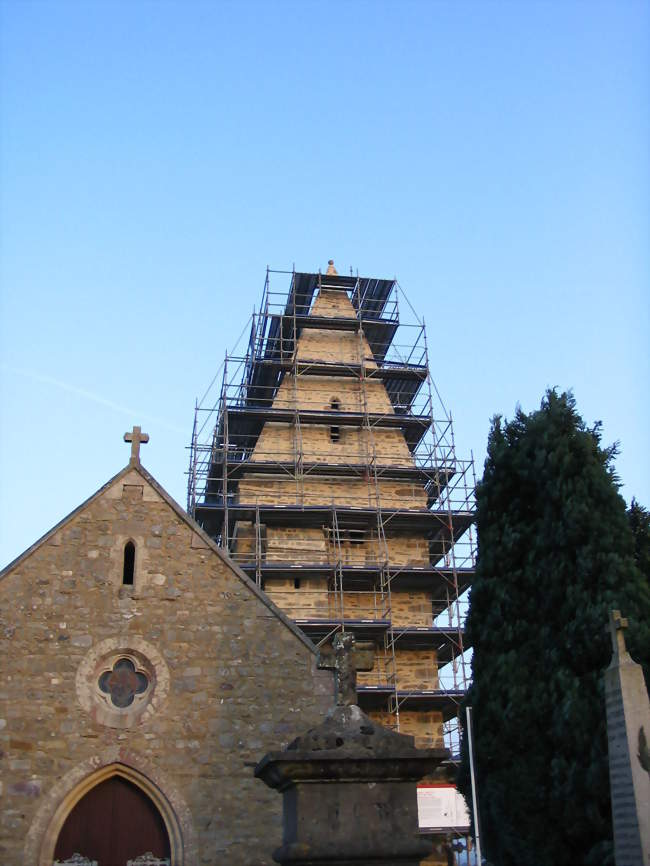 L'église Saint-Martin durant sa restauration en 2004 - Brillevast (50330) - Manche