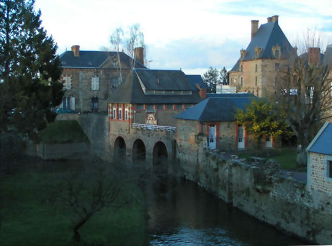 Pierres en Lumières > Château des Montgommery