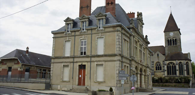L'école, la mairie et l'église - Bourgogne (51110) - Marne