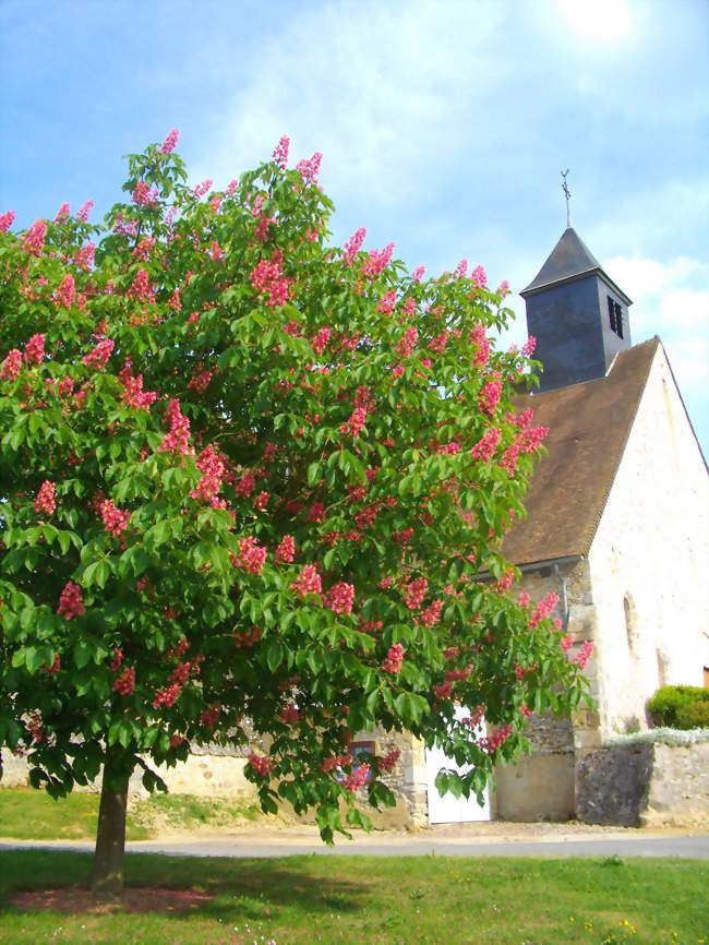 « Eglise St-Michel de Les Essarts le Vicomte » par LAURENT51 — Travail personnel. Sous licence CC BY-SA 4.0 via Wikimedia Commons