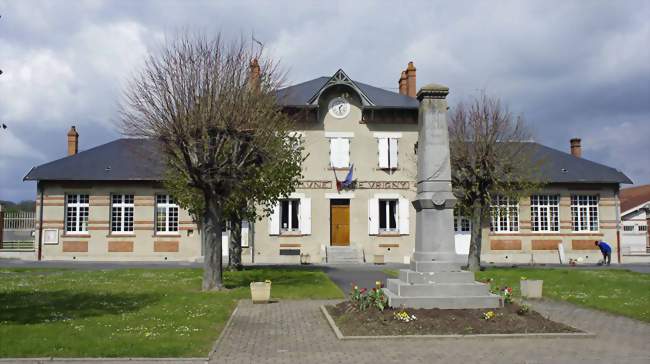 La mairie et le monument aux morts - Vrigny (51390) - Marne