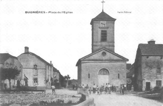 Carte postale ancienne de la place de l'Église - Bugnières (52210) - Haute-Marne