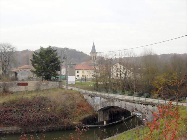 Vue depuis le talus du canal - Lay-Saint-Remy (54570) - Meurthe-et-Moselle