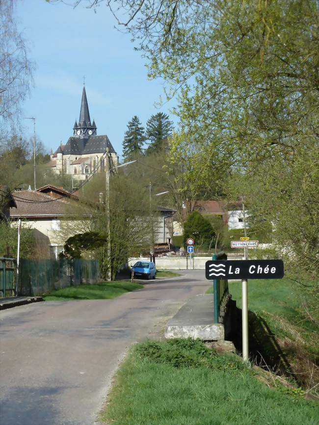 L'entrée du village et l'église - Nettancourt (55800) - Meuse