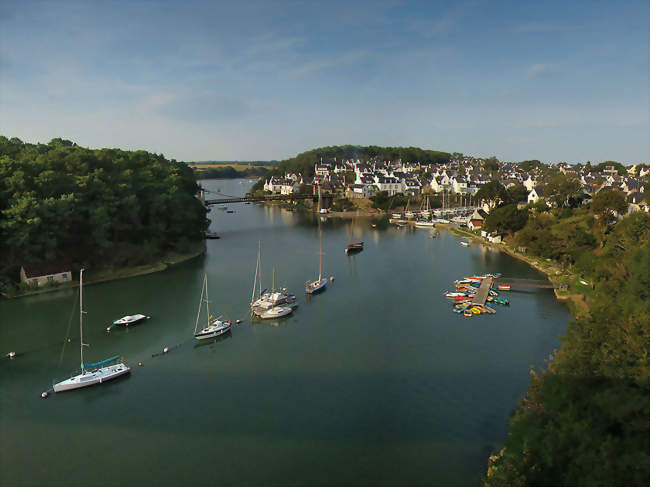La ville et le pont suspendu - Bono (56400) - Morbihan