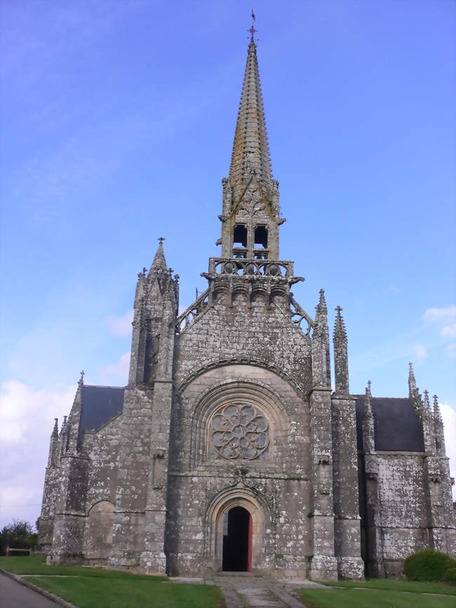 L'église Notre-Dame, vue de la façade ouest - Kernascléden (56540) - Morbihan