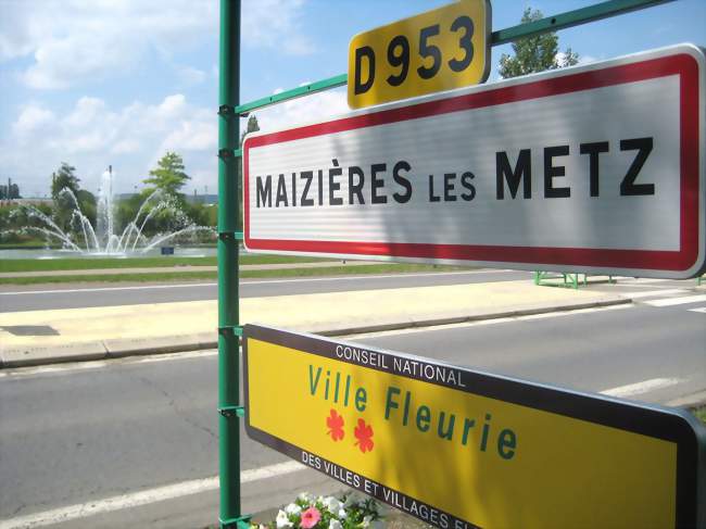 Entrée de Maizières-lès-Metz et son jet d'eau - Maizières-lès-Metz (57280) - Moselle