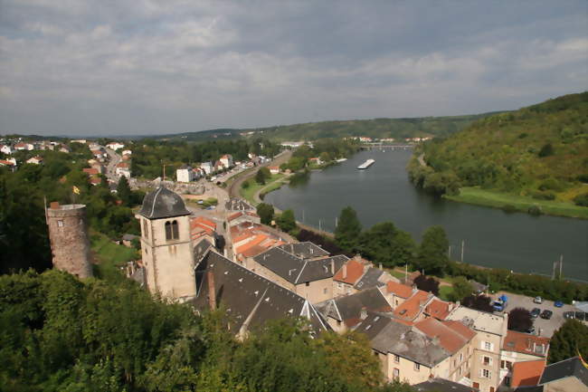 Le Centre-Ville, l'Eglise Notre-Dame et la Moselle, depuis le Château des Ducs de Lorraine - Sierck-les-Bains (57480) - Moselle