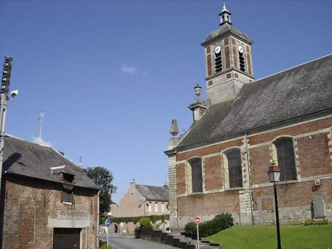 Église Saint-Rémy et centre du village - Bousies (59222) - Nord