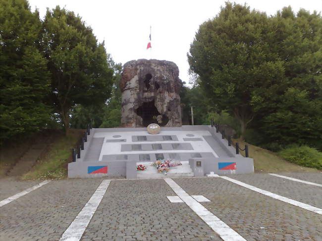 Ruines du moulin, mémorial pour le 43e RI - Bruille-Saint-Amand (59199) - Nord