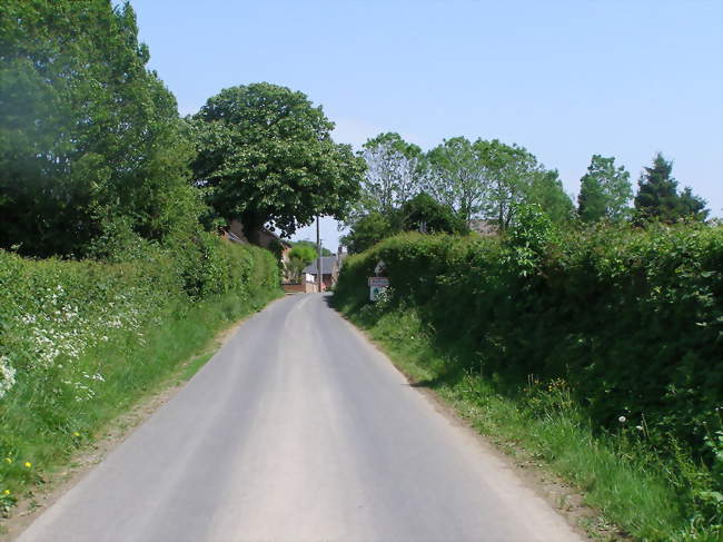 Une des entrées du village - Quiévelon (59680) - Nord