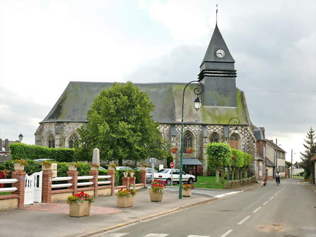 L'église de Gaudechart et le Monument aux morts - Gaudechart (60210) - Oise