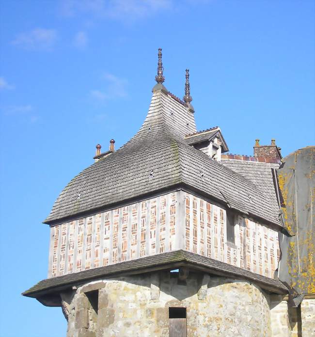 Détail de la porte monumentale du manoir de la Saucerie - La Haute-Chapelle (61700) - Orne