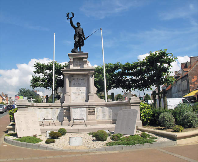 Le monument aux morts près de la mairie - Saint-Martin-Boulogne (62280) - Pas-de-Calais