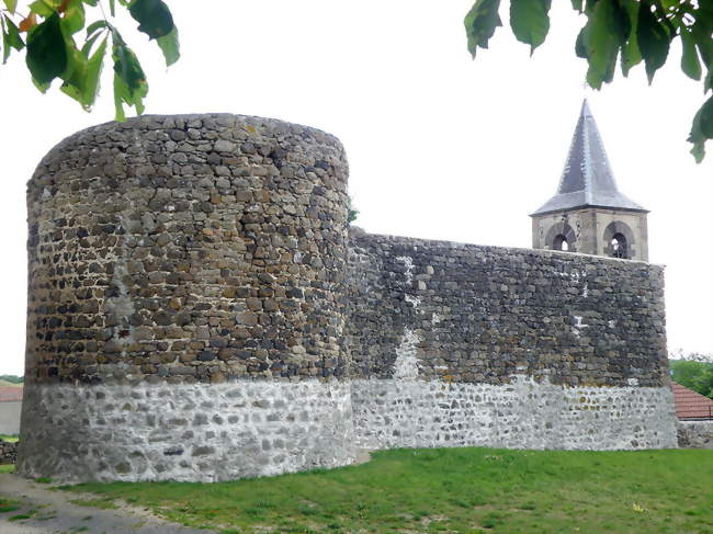 Olloix, vestiges de la Commanderie - Olloix (63450) - Puy-de-Dôme