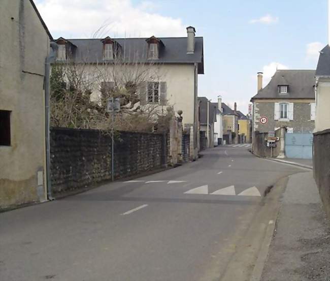 Une rue du village - Bordères (64800) - Pyrénées-Atlantiques