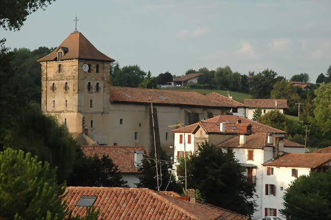 L'église Saint-Étienne - Espelette (64250) - Pyrénées-Atlantiques