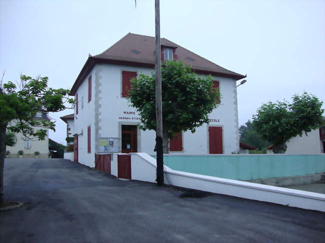 La mairie et lécole - Etcharry (64120) - Pyrénées-Atlantiques