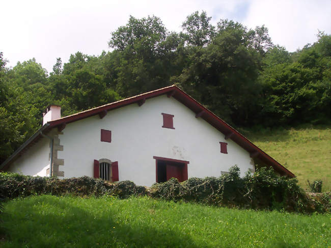 La maison natale de Michel Garicoïts à Ibarre - Saint-Just-Ibarre (64120) - Pyrénées-Atlantiques