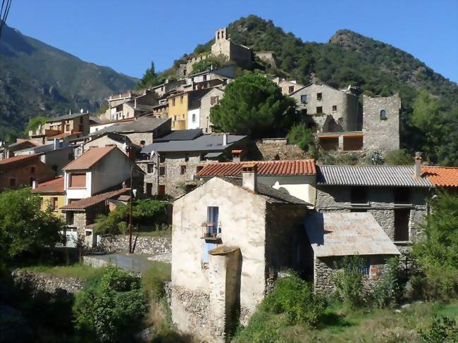 Le village et l'église Sainte-Marguerite - Conat (66500) - Pyrénées-Orientales