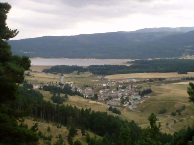 Vue sur Matemale avec le lac - Matemale (66210) - Pyrénées-Orientales
