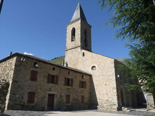 La mairie et l'église de Sansa - Sansa (66360) - Pyrénées-Orientales