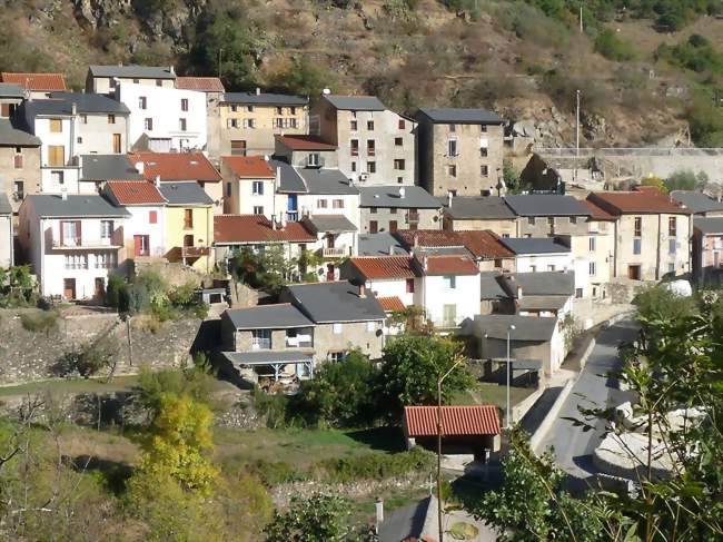 El Solà (partie du village située côté ensoleillé) - Serdinya (66360) - Pyrénées-Orientales