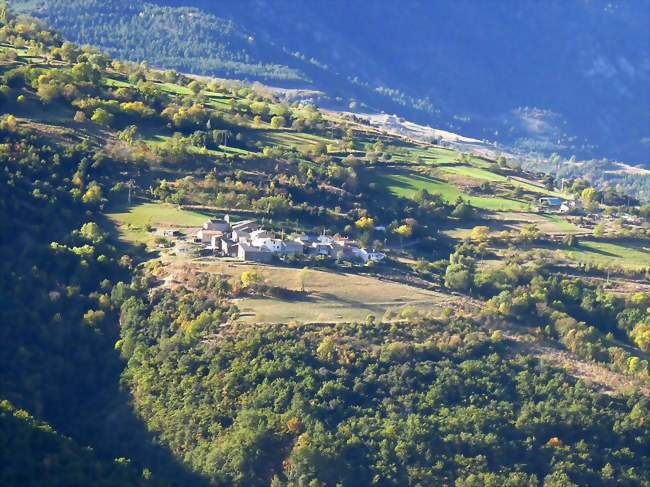 Le village de Souanyas vu de Jujols - Souanyas (66360) - Pyrénées-Orientales