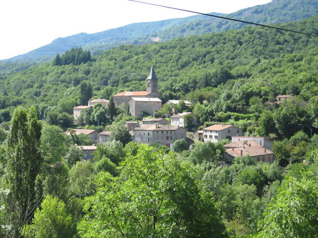 La Souche - vue sur le chef-lieu et l'église Saint-Sauveur - La Souche (07380) - Ardèche