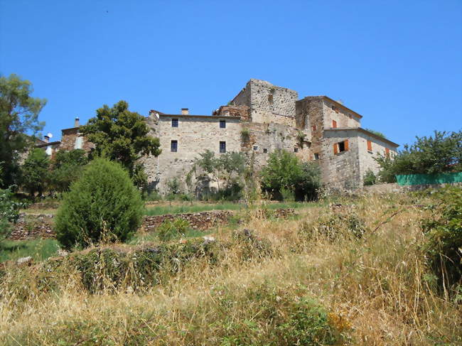 Vue du Château Jullien - Vinezac (07110) - Ardèche