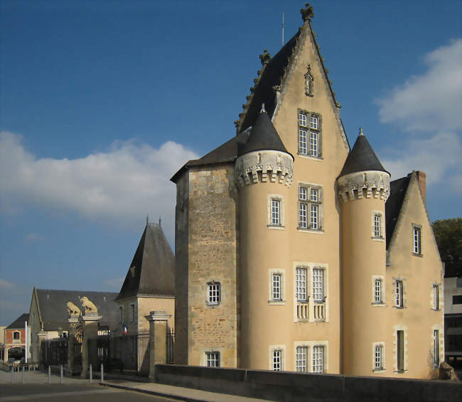 Château des Carmes, hôtel de ville - La Flèche (72200) - Sarthe