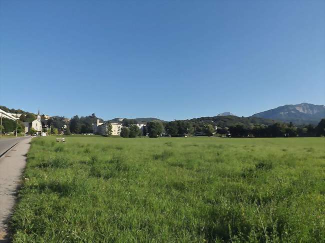 Vue de la commune près de léglise Saint-Maurice et du campus de l'Université de Savoie - Jacob-Bellecombette (73000) - Savoie
