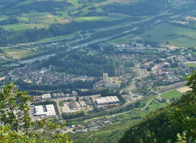 Vue aérienne de la ville depuis le Rocher de Manettaz - Montmélian (73800) - Savoie
