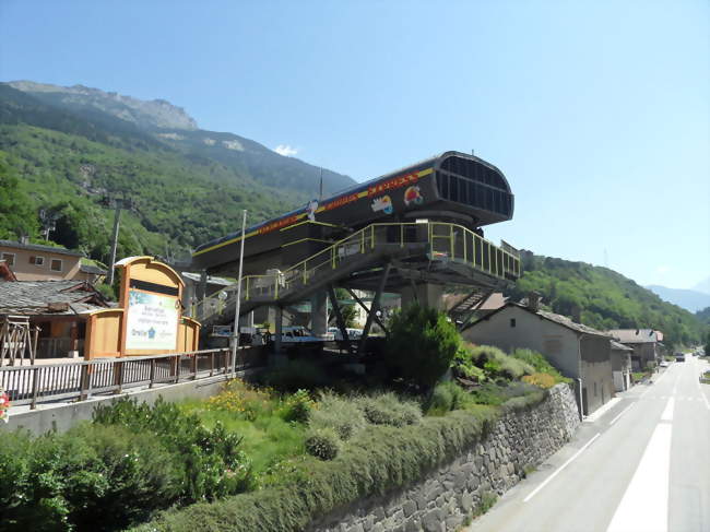 Départ de la télécabine « 3 Vallées Express » reliant la station d'Orelle et Val Thorens - Orelle (73140) - Savoie
