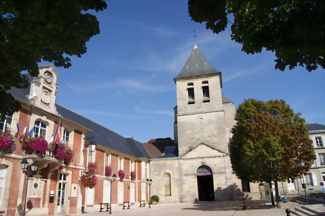 Hôtel de ville et abbatiale Notre-Dame-des-Ardents-et-Saint-Pierre - Lagny-sur-Marne (77400) - Seine-et-Marne