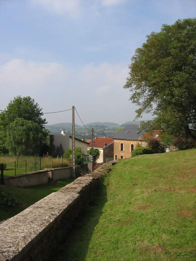 Vue sur le village et les collines boisées aux alentours, de l'église - Margny (08370) - Ardennes