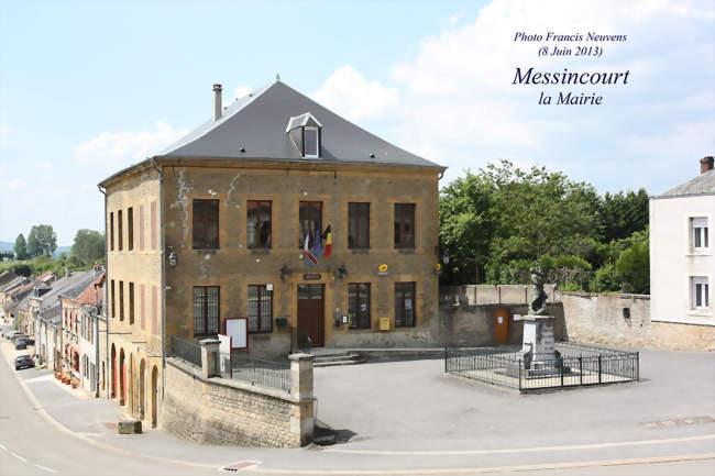 Mairie et le monument en hommage aux morts - Messincourt (08110) - Ardennes