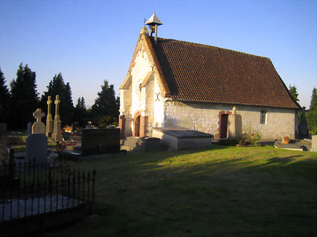 La chapelle Notre-Dame au milieu du cimetière - Bovelles (80540) - Somme