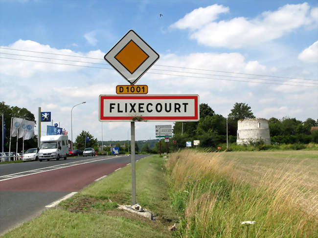 Entrée dans Flixecourt en venant d'Amiens - Flixecourt (80420) - Somme