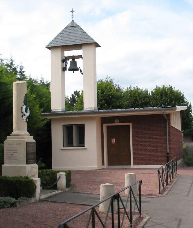 L'église et le monument aux morts - Lamotte-Brebière (80450) - Somme