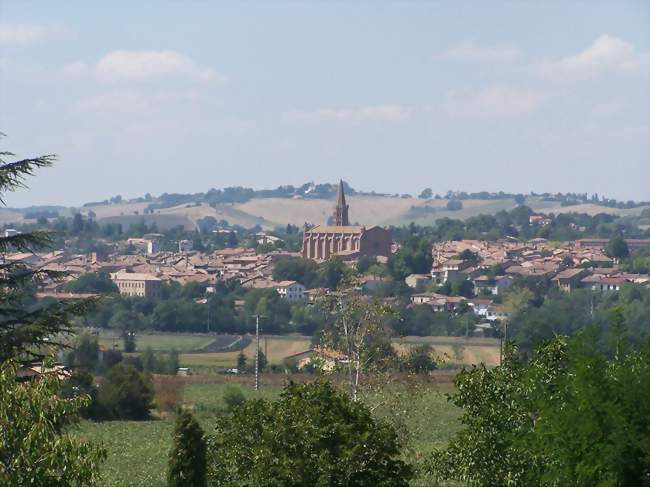 Beaumont-de-Lomagne, et son imposante église - Beaumont-de-Lomagne (82500) - Tarn-et-Garonne